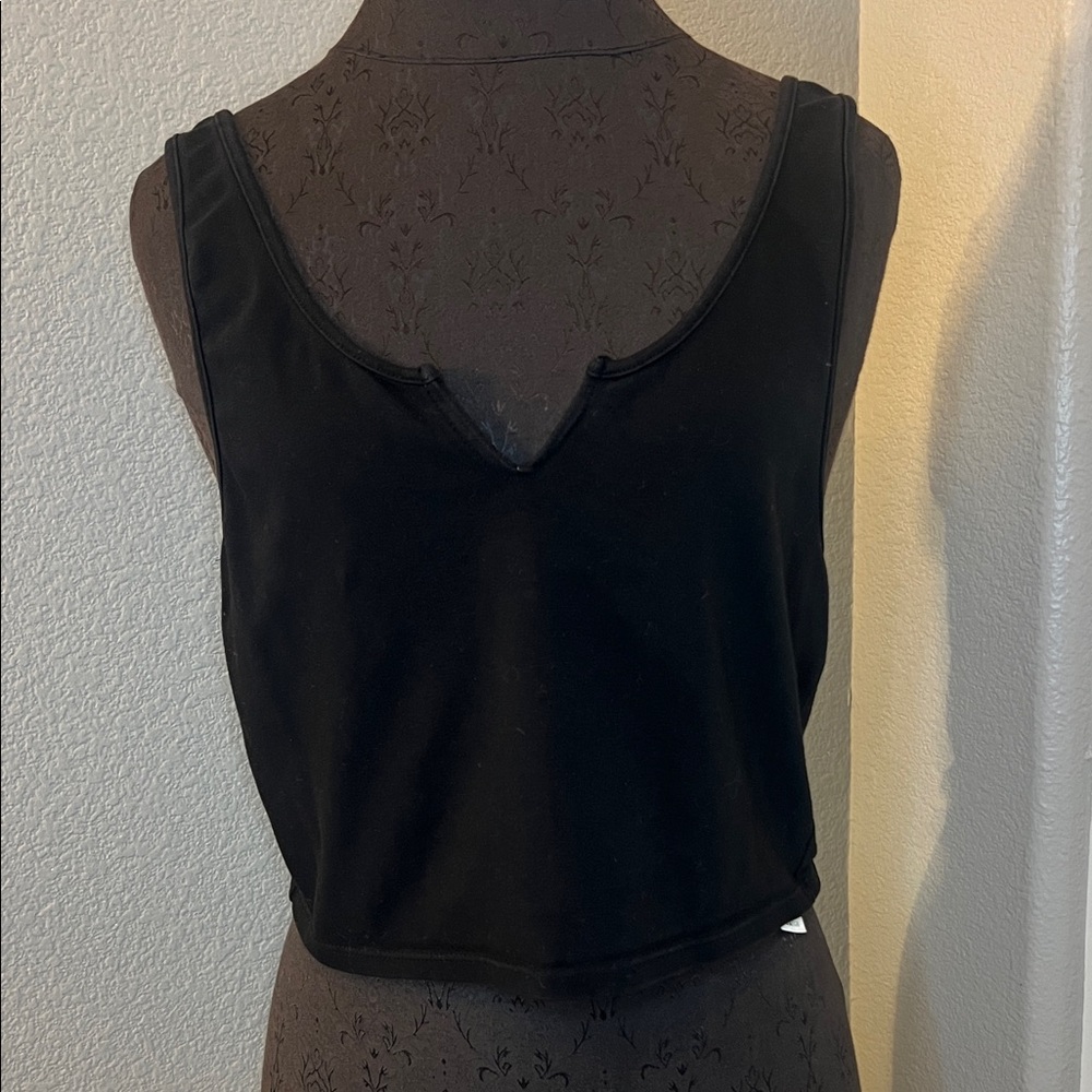 Good American Notched Neck Crop Tank Black Sleeveless Tank Size 4 XL - Picture 3 of 9